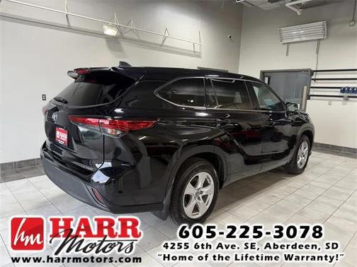 2022 Toyota Highlander LE