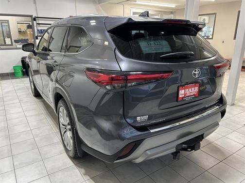 2022 Toyota Highlander Platinum