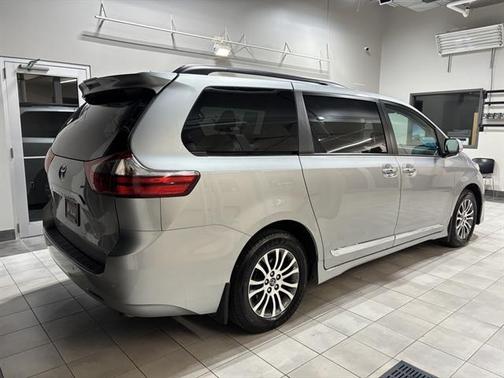 2020 Toyota Sienna XLE