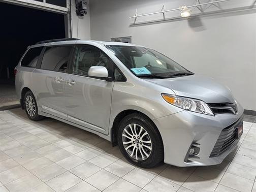2020 Toyota Sienna XLE