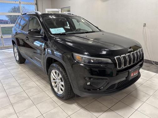 Diamond Black Crystal Pearlcoat 2019 Jeep Cherokee Latitude