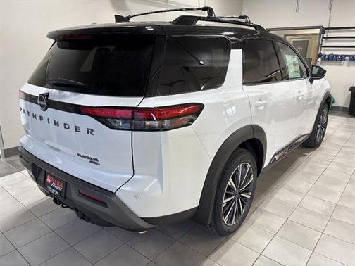 Everest White Pearl Tricoat/Super Black 2026 Nissan Pathfinder Platinum