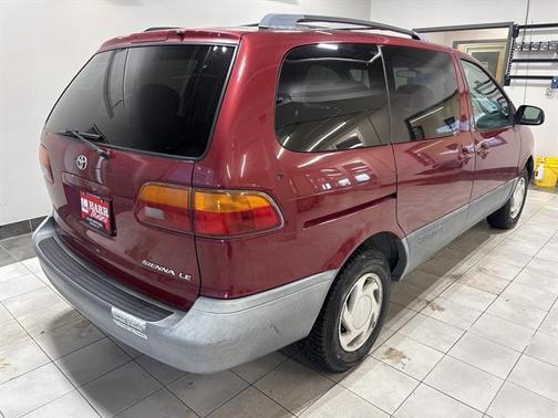1998 Toyota Sienna LE