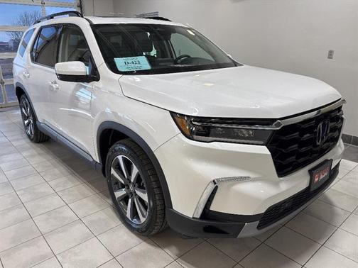 Platinum White Pearl 2023 Honda Pilot Touring 8-Passenger