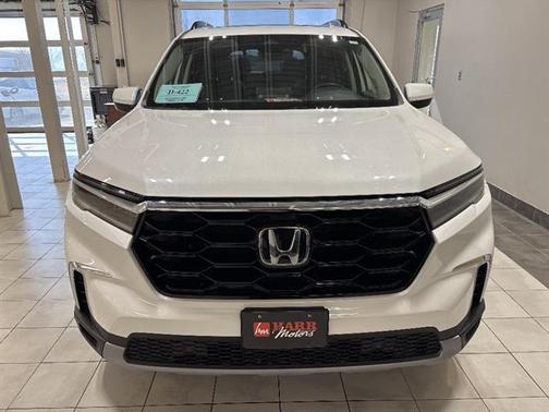 Platinum White Pearl 2023 Honda Pilot Touring 8-Passenger