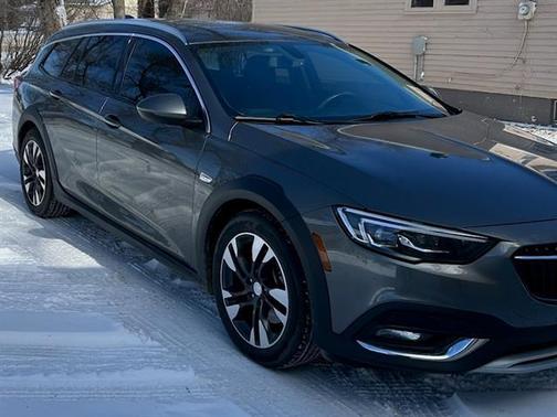 2018 Buick Regal TourX Essence