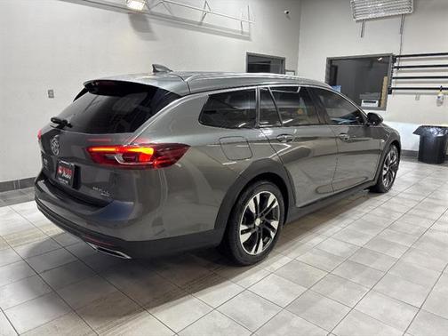 2018 Buick Regal TourX Essence