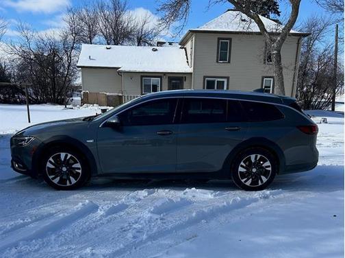 2018 Buick Regal TourX Essence