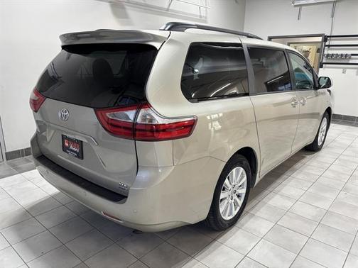 2017 Toyota Sienna XLE