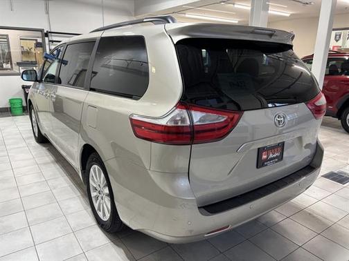 2017 Toyota Sienna XLE