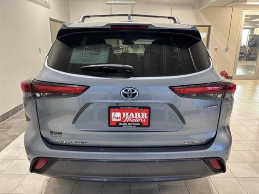 2022 Toyota Highlander Hybrid Limited