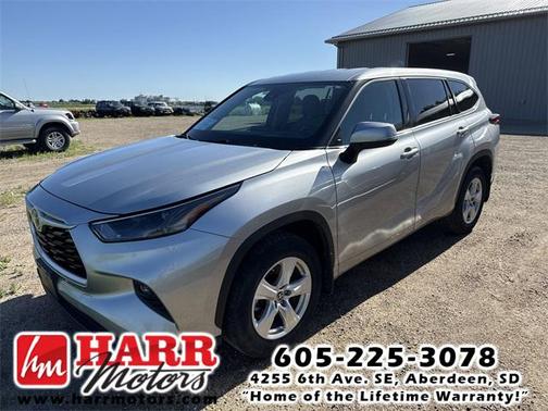 2022 Toyota Highlander LE