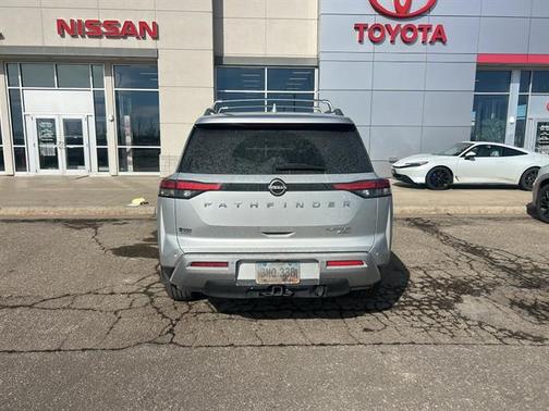 2023 Nissan Pathfinder Platinum 4WD