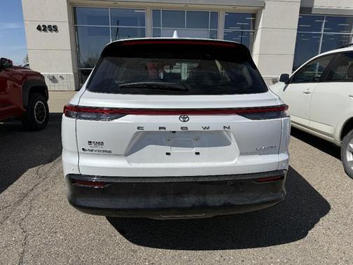 Oxygen White 2025 Toyota Crown Signia Limited