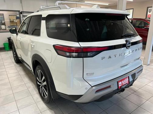 2023 Nissan Pathfinder Platinum 4WD
