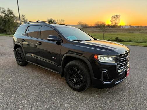 2023 GMC Acadia AWD AT4