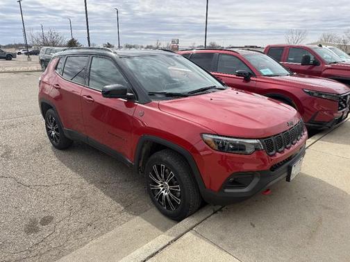 Redline Pearlcoat 2023 Jeep Compass Trailhawk