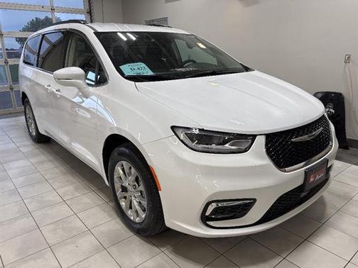 Bright White Clearcoat 2022 Chrysler Pacifica Touring L