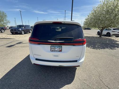 Bright White Clearcoat 2022 Chrysler Pacifica Touring L