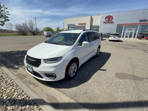 Bright White Clearcoat 2022 Chrysler Pacifica Touring L