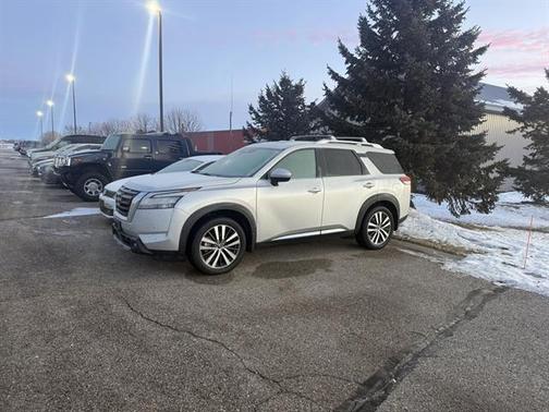 2022 Nissan Pathfinder Platinum 4WD