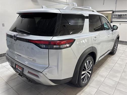 2022 Nissan Pathfinder Platinum 4WD