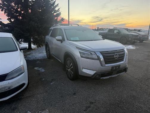 2022 Nissan Pathfinder Platinum 4WD