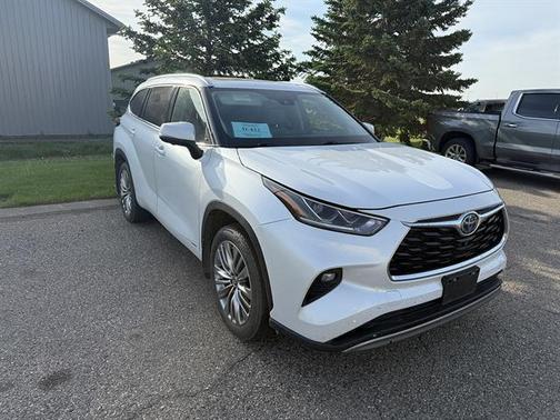 Wind Chill Pearl 2024 Toyota Highlander Hybrid Platinum