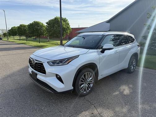 Wind Chill Pearl 2024 Toyota Highlander Hybrid Platinum