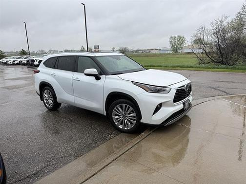 Wind Chill Pearl 2023 Toyota Highlander Platinum