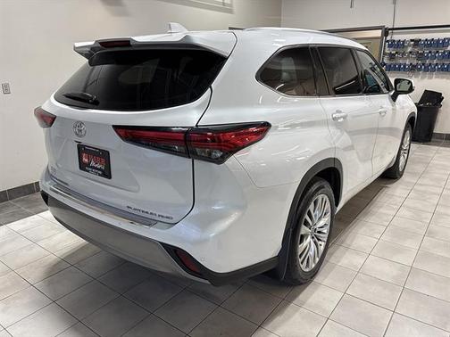 Wind Chill Pearl 2023 Toyota Highlander Platinum