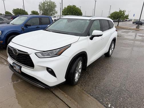Wind Chill Pearl 2023 Toyota Highlander Platinum
