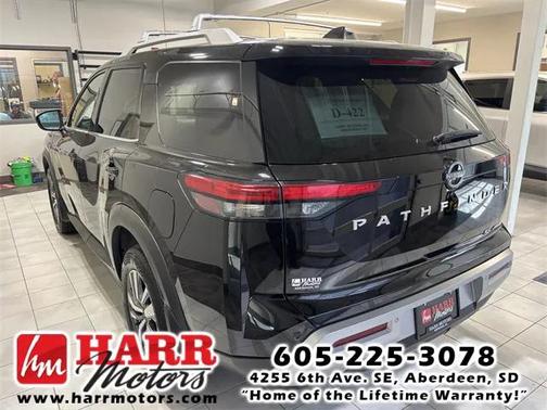 2024 Nissan Pathfinder SL 4WD