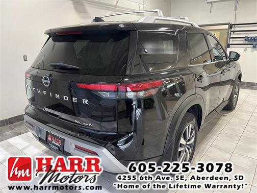 2024 Nissan Pathfinder SL 4WD