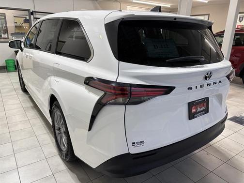 2022 Toyota Sienna LE