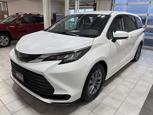2022 Toyota Sienna LE