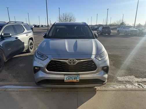 2025 Toyota Highlander Hybrid Platinum