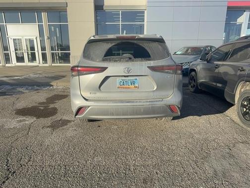 2025 Toyota Highlander Hybrid Platinum