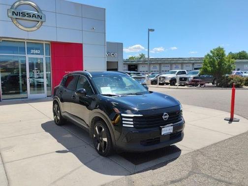 Super Black 2025 Nissan Kicks SR