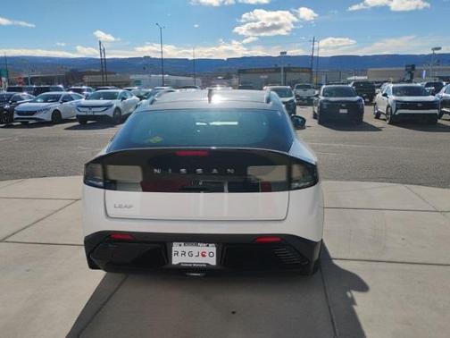 2026 Nissan Leaf PLAT+