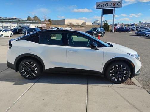 2026 Nissan Leaf PLATINUM+