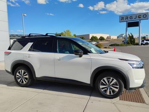 2023 Nissan Pathfinder SL