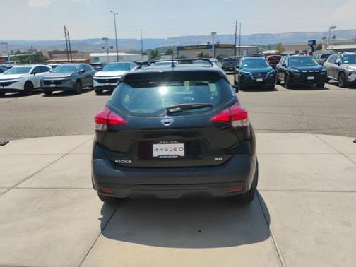 Super Black 2018 Nissan Kicks SR