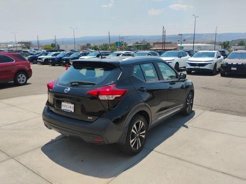 Super Black 2018 Nissan Kicks SR