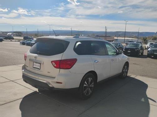 2017 Nissan Pathfinder SV