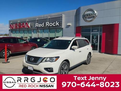 2017 Nissan Pathfinder SV