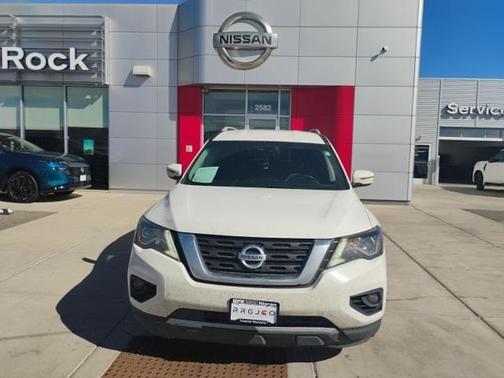 2017 Nissan Pathfinder SV
