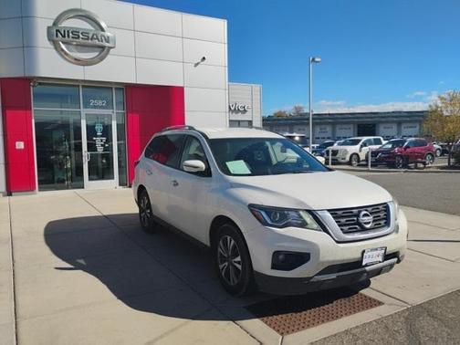 2017 Nissan Pathfinder SV