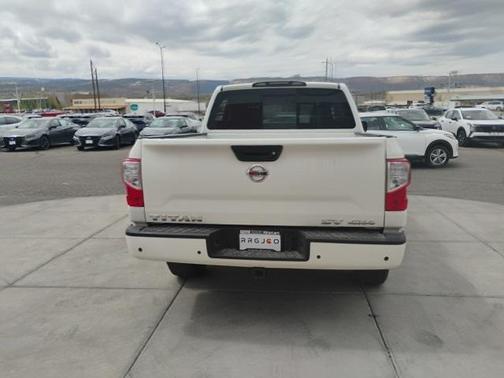 2021 Nissan Titan SV