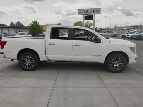 2021 Nissan Titan SV